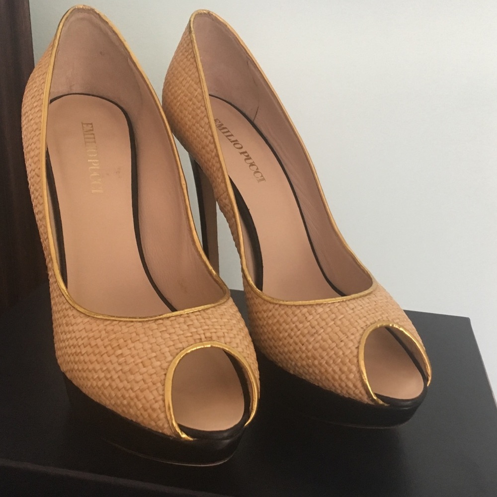 NWT Emilio Pucci Peep Toe Pump